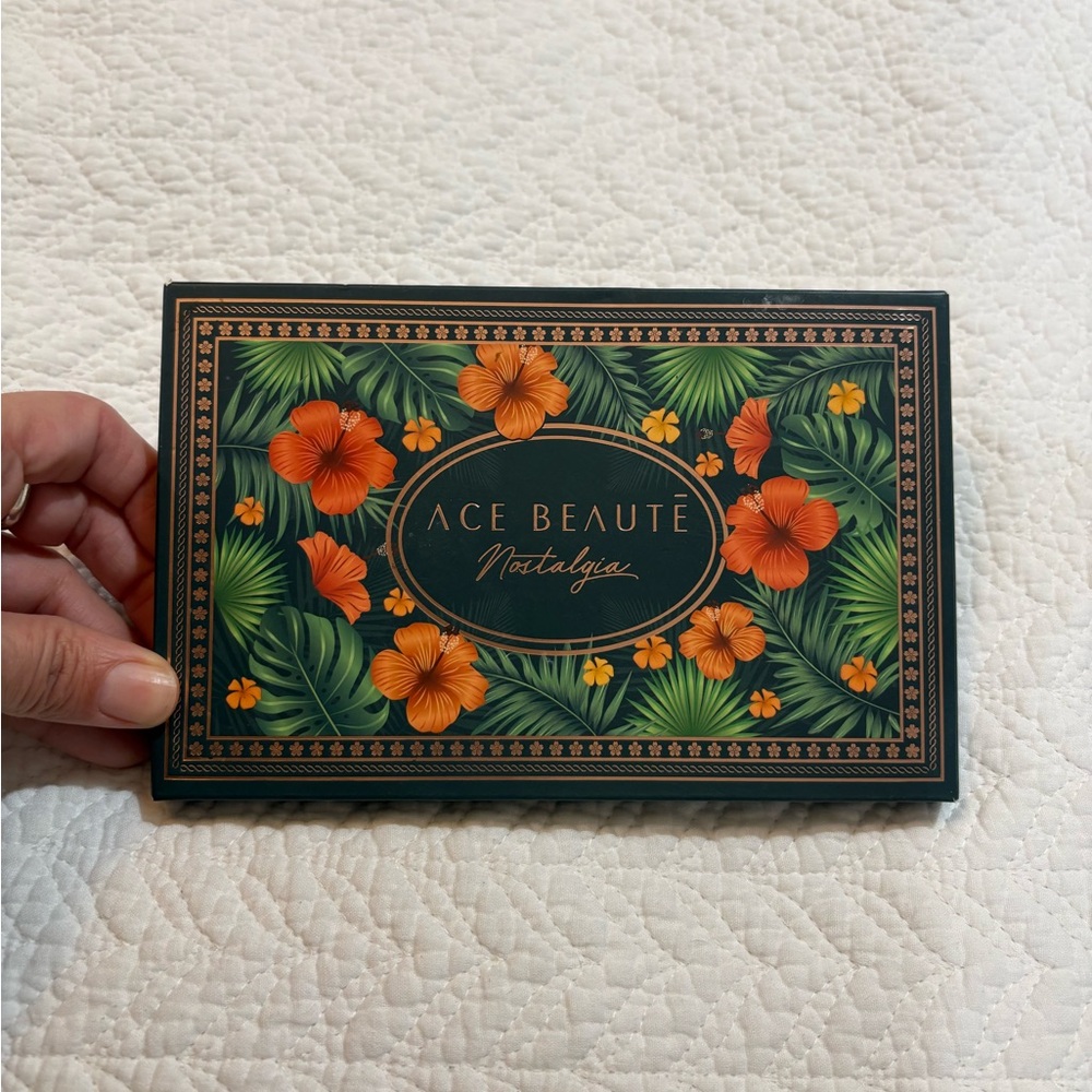 Ace Beaute Nostalgia Eyeshadow Palette - Vibrant Orange and Green